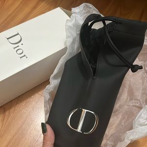 Dior pouch for brushes